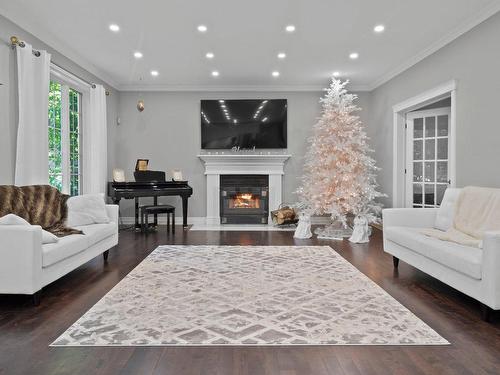 Salle familiale - 2490 Rue Sandmere, Saint-Lazare, QC - Indoor Photo Showing Living Room With Fireplace