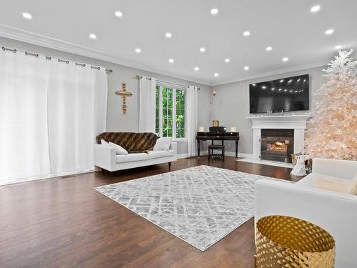 Salle familiale - 2490 Rue Sandmere, Saint-Lazare, QC - Indoor Photo Showing Living Room With Fireplace