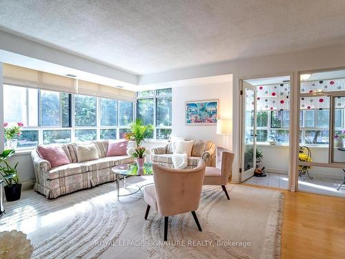 306-115 Bonis Ave, Toronto, ON - Indoor Photo Showing Living Room