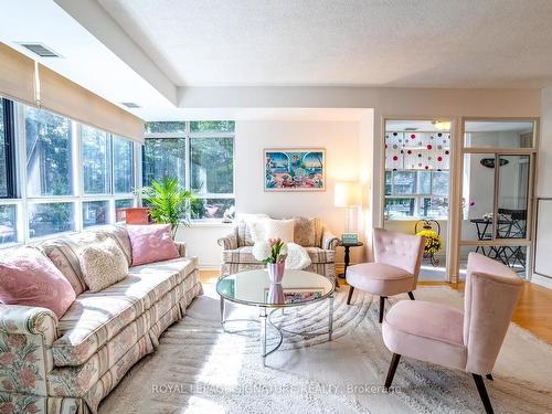 306-115 Bonis Ave, Toronto, ON - Indoor Photo Showing Living Room