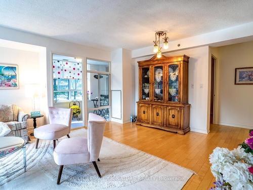 306-115 Bonis Ave, Toronto, ON - Indoor Photo Showing Living Room