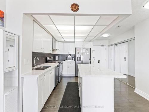 709-8 Silver Bell Grve, Toronto, ON - Indoor Photo Showing Kitchen With Double Sink