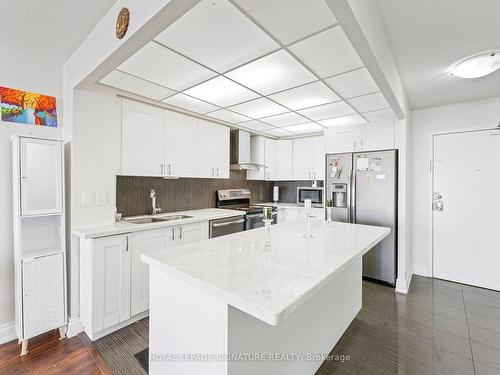 709-8 Silver Bell Grve, Toronto, ON - Indoor Photo Showing Kitchen With Double Sink With Upgraded Kitchen