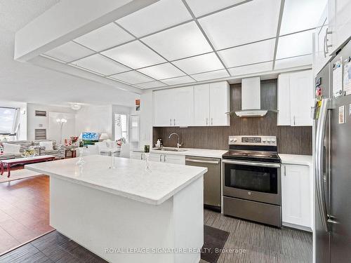 709-8 Silver Bell Grve, Toronto, ON - Indoor Photo Showing Kitchen