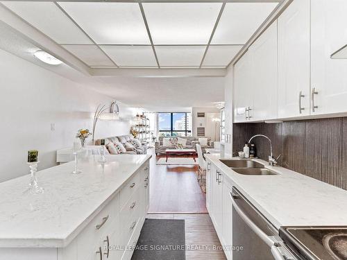 709-8 Silver Bell Grve, Toronto, ON - Indoor Photo Showing Kitchen With Double Sink