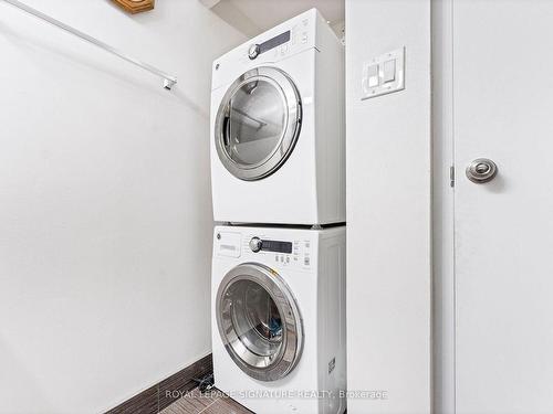 709-8 Silver Bell Grve, Toronto, ON - Indoor Photo Showing Laundry Room