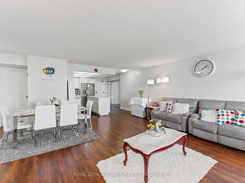 709-8 Silver Bell Grve, Toronto, ON - Indoor Photo Showing Living Room