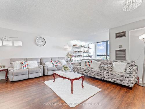 709-8 Silver Bell Grve, Toronto, ON - Indoor Photo Showing Living Room