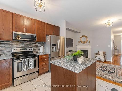 140 Agava St, Brampton, ON - Indoor Photo Showing Kitchen With Upgraded Kitchen