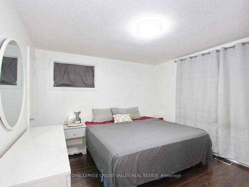 115 Clarence St, Brampton, ON - Indoor Photo Showing Bedroom