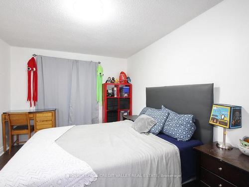 115 Clarence St, Brampton, ON - Indoor Photo Showing Bedroom