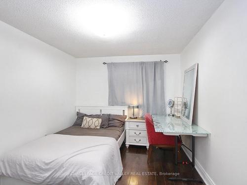 115 Clarence St, Brampton, ON - Indoor Photo Showing Bedroom