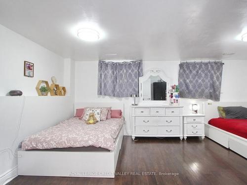 115 Clarence St, Brampton, ON - Indoor Photo Showing Bedroom