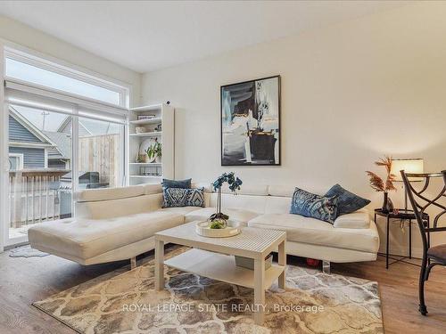 18 South Coast Circ, Fort Erie, ON - Indoor Photo Showing Living Room