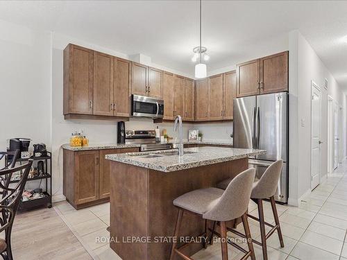 18 South Coast Circ, Fort Erie, ON - Indoor Photo Showing Kitchen With Double Sink