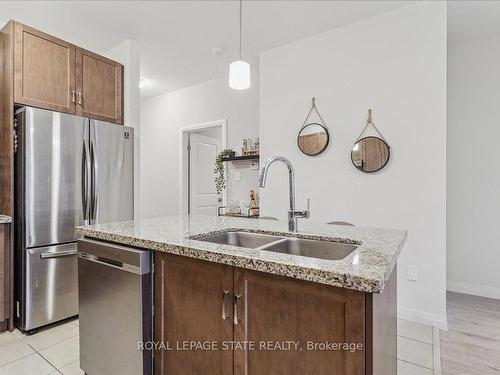 18 South Coast Circ, Fort Erie, ON - Indoor Photo Showing Kitchen With Double Sink With Upgraded Kitchen