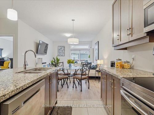 18 South Coast Circ, Fort Erie, ON - Indoor Photo Showing Kitchen With Double Sink With Upgraded Kitchen