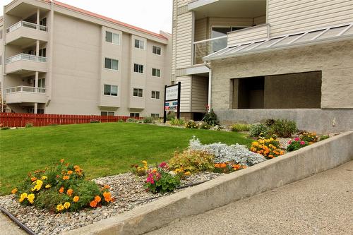 206-298 Yorkton Avenue, Penticton, BC - Outdoor