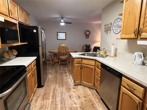 206-298 Yorkton Avenue, Penticton, BC - Indoor Photo Showing Kitchen With Double Sink