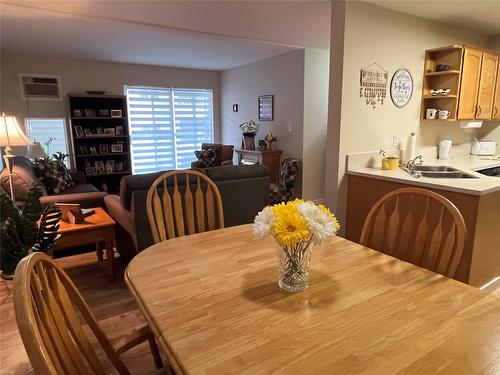 206-298 Yorkton Avenue, Penticton, BC - Indoor Photo Showing Dining Room