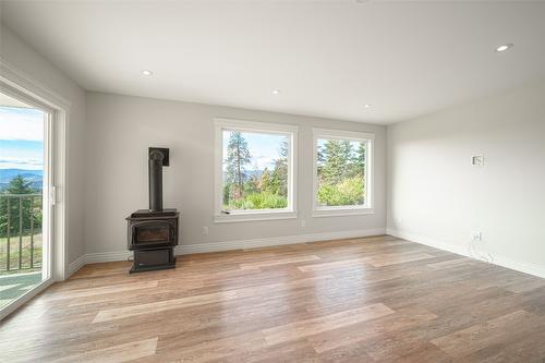 5454 Maddock Road, Vernon, BC - Indoor With Fireplace