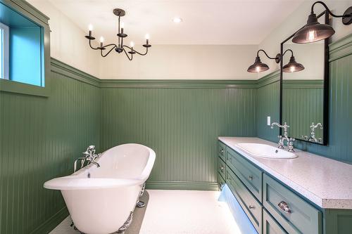 5454 Maddock Road, Vernon, BC - Indoor Photo Showing Bathroom