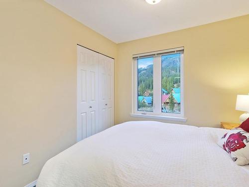 111-1320 Henry Rd, Courtenay, BC - Indoor Photo Showing Bedroom