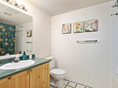 111-1320 Henry Rd, Courtenay, BC - Indoor Photo Showing Bathroom