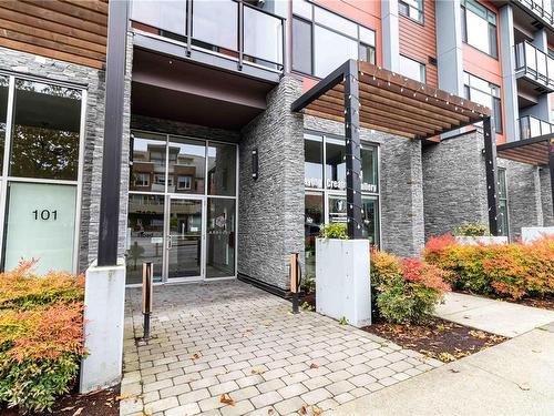 403-7162 West Saanich Rd, Central Saanich, BC - Outdoor