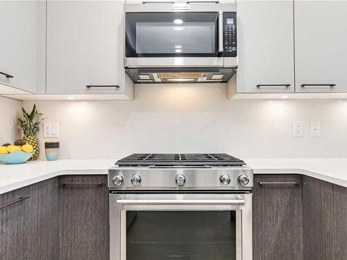 403-7162 West Saanich Rd, Central Saanich, BC - Indoor Photo Showing Kitchen With Upgraded Kitchen