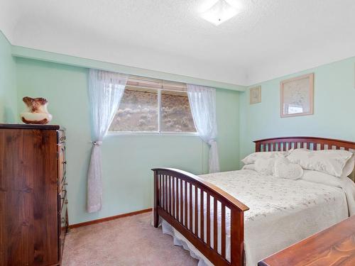 1010 Mcmurdo Drive, Kamloops, BC - Indoor Photo Showing Bedroom