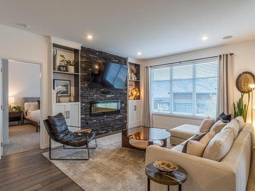 130-1993 Qu'Appelle Blvd, Kamloops, BC - Indoor Photo Showing Living Room With Fireplace