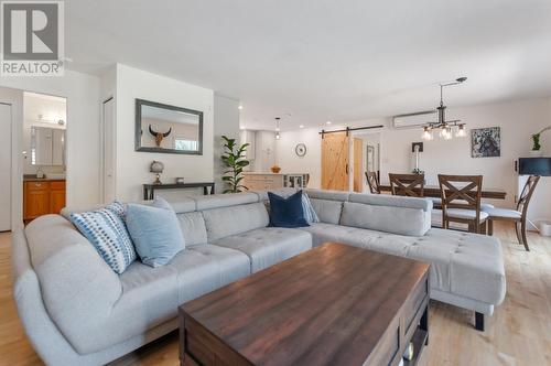 20245 Garnet Valley Road, Summerland, BC - Indoor Photo Showing Living Room