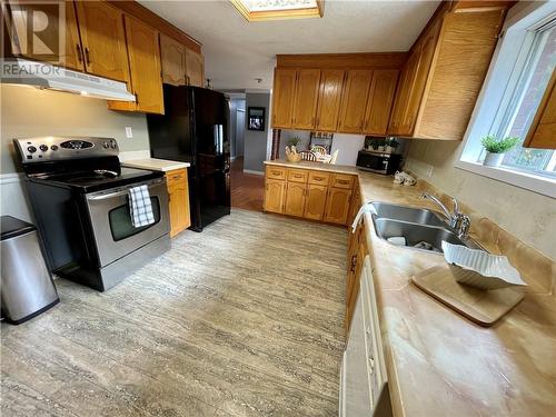 593 Airport Road, Petawawa, ON - Indoor Photo Showing Kitchen With Double Sink