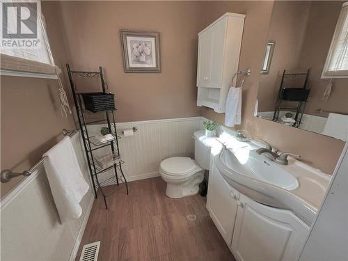 593 Airport Road, Petawawa, ON - Indoor Photo Showing Bathroom