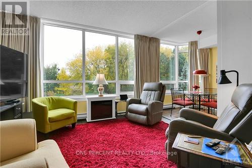 204 - 1480 Riverside Drive, Ottawa, ON - Indoor Photo Showing Living Room