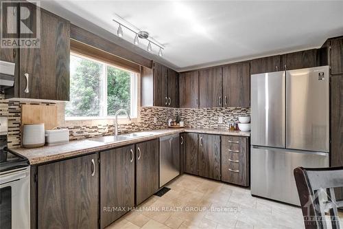 11 Alder Crescent, Ottawa, ON - Indoor Photo Showing Kitchen With Double Sink