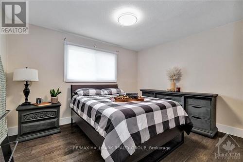 11 Alder Crescent, Ottawa, ON - Indoor Photo Showing Bedroom