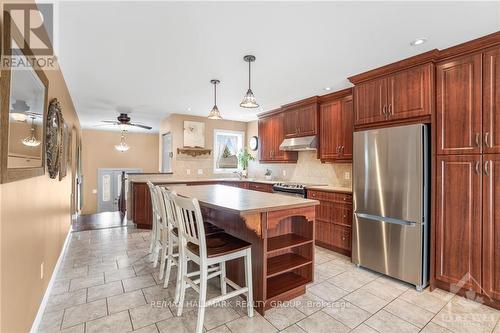 237 Trillium Circle, Alfred And Plantagenet, ON - Indoor Photo Showing Kitchen With Stainless Steel Kitchen