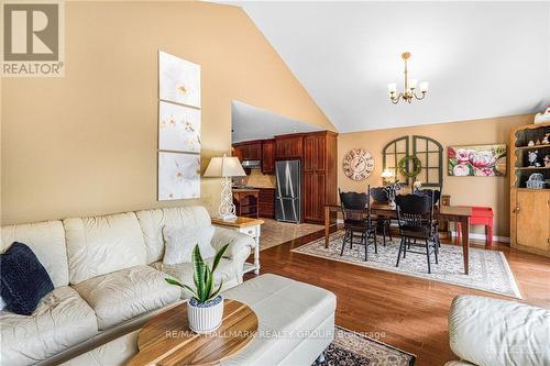 237 Trillium Circle, Alfred And Plantagenet, ON - Indoor Photo Showing Living Room