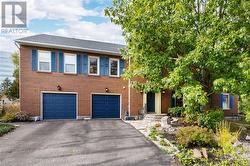 4 CHATSWORTH CRESCENT  Ottawa, ON K1V 9Z1