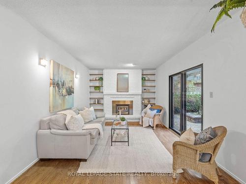 125 Chatterson Dr, Hamilton, ON - Indoor Photo Showing Living Room With Fireplace