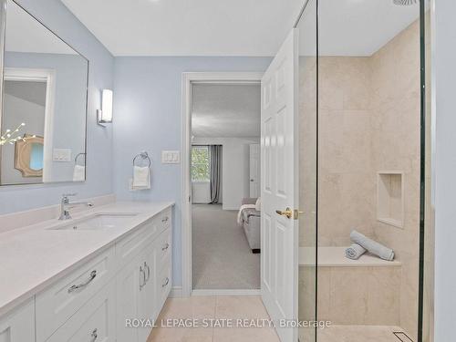 125 Chatterson Dr, Hamilton, ON - Indoor Photo Showing Bathroom