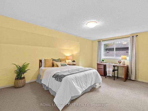 125 Chatterson Dr, Hamilton, ON - Indoor Photo Showing Bedroom