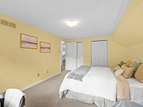 125 Chatterson Dr, Hamilton, ON - Indoor Photo Showing Bedroom