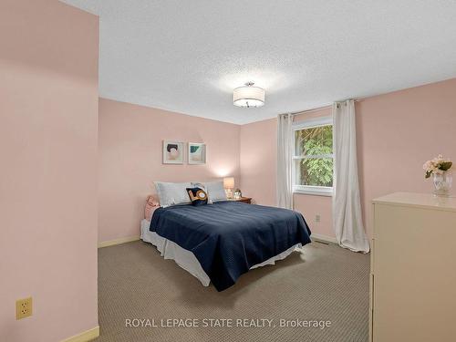 125 Chatterson Dr, Hamilton, ON - Indoor Photo Showing Bedroom