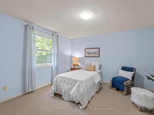 125 Chatterson Dr, Hamilton, ON - Indoor Photo Showing Bedroom