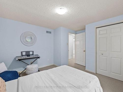 125 Chatterson Dr, Hamilton, ON - Indoor Photo Showing Bedroom