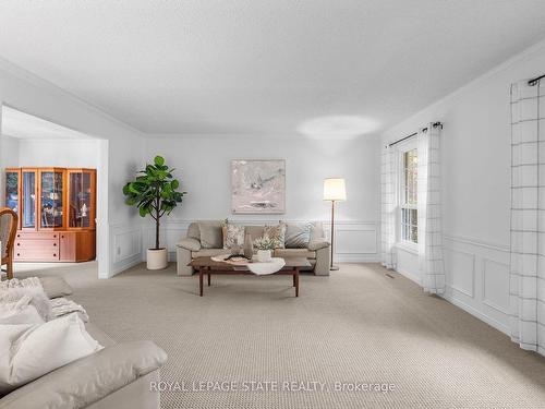 125 Chatterson Dr, Hamilton, ON - Indoor Photo Showing Living Room