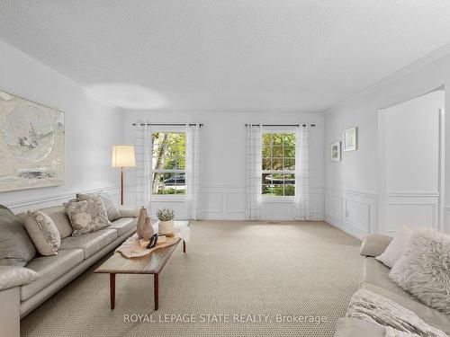 125 Chatterson Dr, Hamilton, ON - Indoor Photo Showing Living Room